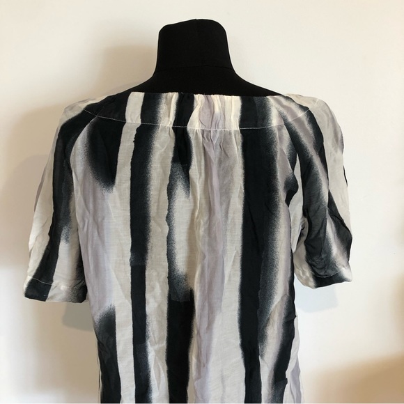 Veronika Maine Size 16 (would fit 14) brushstroke blouse - Picture 2 of 5